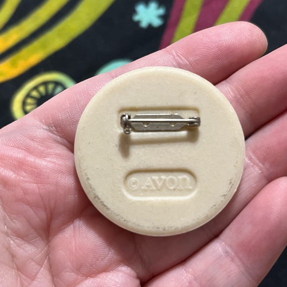 VTG Cottagecore Signed Avon Spring Bouquet Floral Porcelain Costume Brooch - Picture 4 of 5